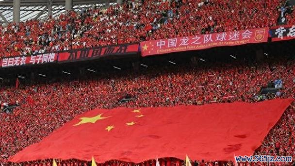 重庆与全国球迷支持国足 期待下一次 中国足球不负众望