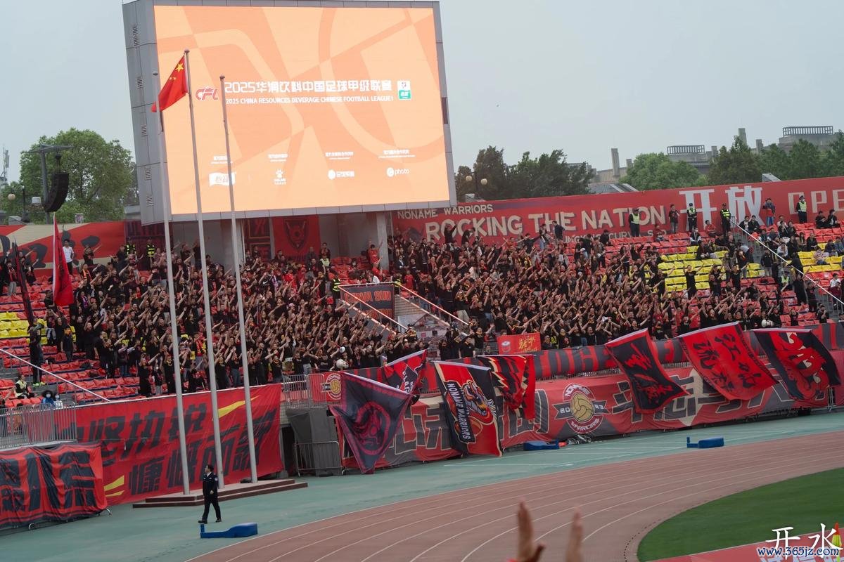 重庆铜梁龙8连胜告终依旧领跑中甲 陕西4球大胜喜迎两连胜